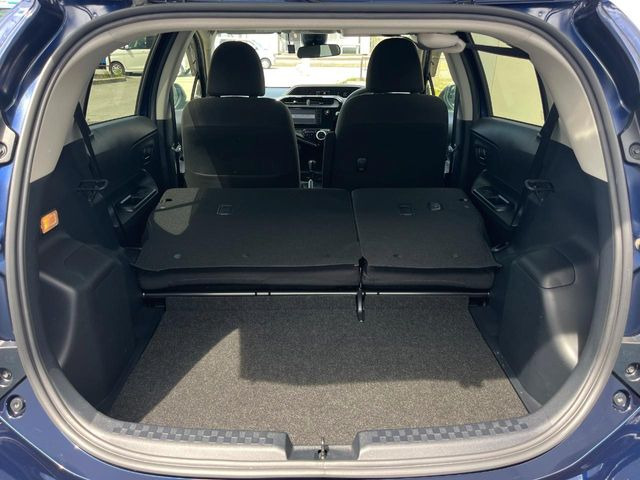 積み下ろしのしやすいデッキにはたっぷりと荷物を積み込んでいただけます。遊びから仕事まで、様々なシーンで頼れます♪