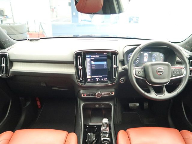 XC40B4 AWD インスクリプション 4WD