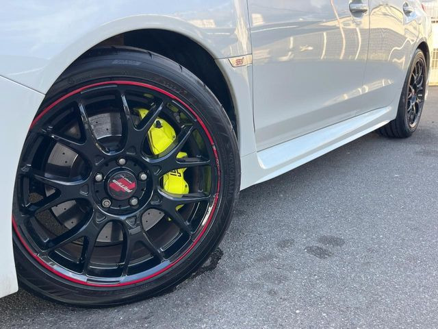�y18�C���`�A���~�z�C�[���z�O�ςɃ}�b�`�����A���~�z�C�[���𑕒����Ă���܂��B�e��A���~�z�C�[����A�X�^�b�h���X�^�C�����戵�����Ă���܂��B���񂲑��k����������