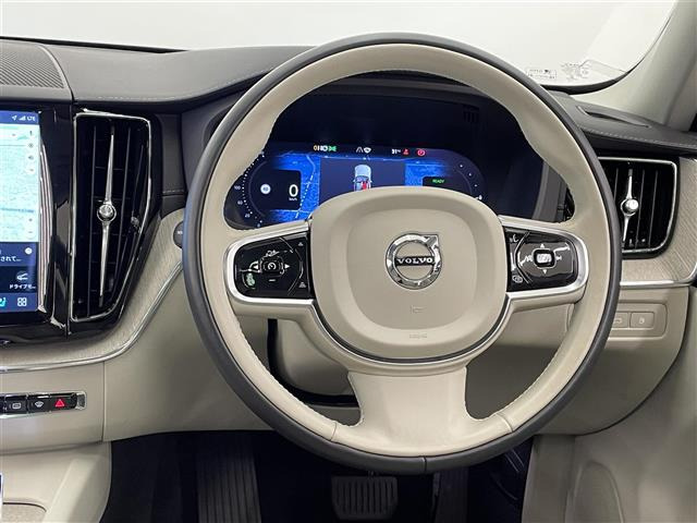 XC60リチャージ アルティメット T6 AWD PHEV 4WD