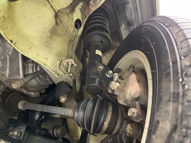 お車を安心してお乗りいただく為には、足回りの定期点検が欠かせません。サービスサポート(有償保証)では無料点検もご提供しており、安心のカーライフをお過ごしいただけるサポート体制が整っています。