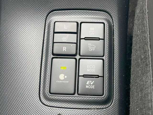 【シートヒーター】寒い日に重宝するシートヒーター!エアコンより早く温まってくれるので寒がりの人も安心ですね♪エアコンの温風は乾燥するから苦手、という方にもをおすすめです。