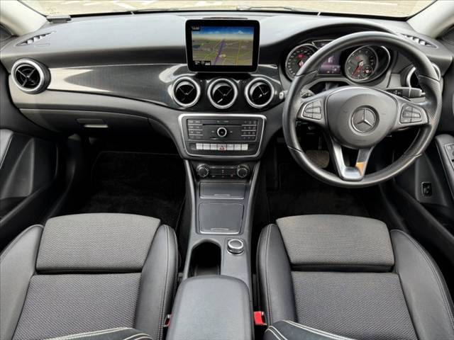 CLAシューティングブレークCLA180 AMGスタイル