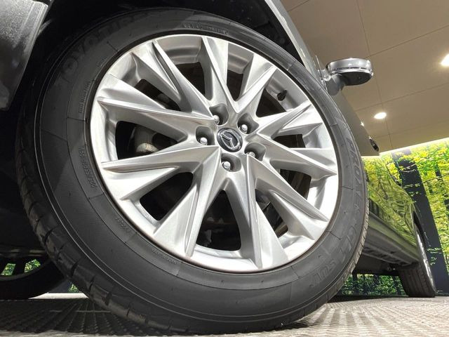 【純正19インチアルミホイール】外観にマッチした純正アルミホイールを装着しております。各種社外アルミホイールや、スタッドレスタイヤも取扱いしております。是非ご相談ください♪