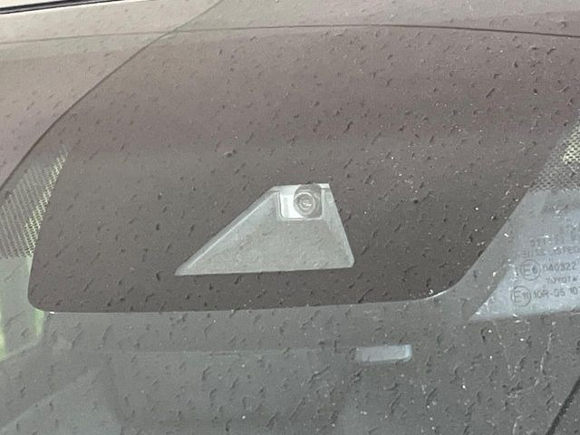 【トヨタセーフティセンス】走行中に前方の車両等を認識し、衝突しそうな時は警報とブレーキで衝突回避と被害軽減をアシスト。より安全にドライブをお楽しみいただけます。