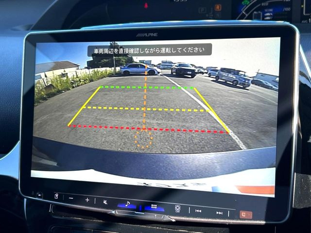 【バックカメラ】駐車時に後方がリアルタイム映像で確認できます。大型商業施設や立体駐車場での駐車時や、夜間のバック時に大活躍!運転スキルに関わらず、今や必須となった装備のひとつです!