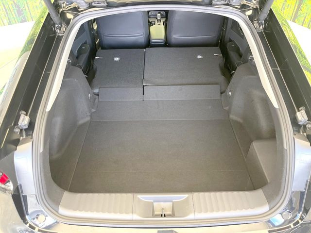 後席を格納すると、これだけの広さが!シーンに合わせたシートアレンジで、大きな荷物も積むことが出来ます♪