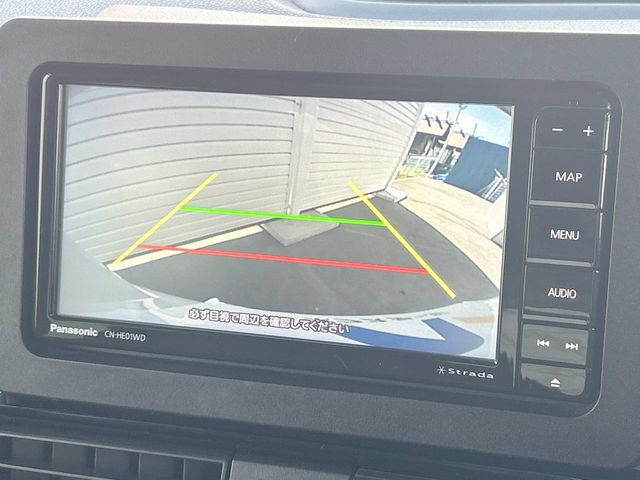【バックカメラ】駐車時に後方がリアルタイム映像で確認できます。大型商業施設や立体駐車場での駐車時や、夜間のバック時に大活躍!運転スキルに関わらず、今や必須となった装備のひとつです!