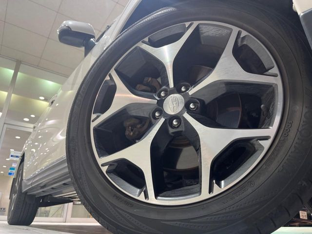 �y����18�C���`�A���~�z�C�[���z�O�ςɃ}�b�`���������A���~�z�C�[���𑕒����Ă���܂��B�e��ЊO�A���~�z�C�[����A�X�^�b�h���X�^�C�����戵�����Ă���܂��B���񂲑��k����������