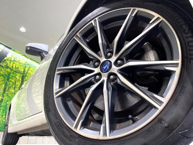 �y����17�C���`�A���~�z�C�[���z�O�ςɃ}�b�`���������A���~�z�C�[���𑕒����Ă���܂��B�e��ЊO�A���~�z�C�[����A�X�^�b�h���X�^�C�����戵�����Ă���܂��B���񂲑��k����������