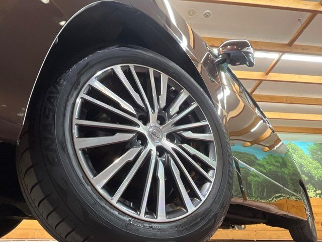 �y����18�C���`�A���~�z�C�[���z�O�ςɃ}�b�`���������A���~�z�C�[���𑕒����Ă���܂��B�e��ЊO�A���~�z�C�[����A�X�^�b�h���X�^�C�����戵�����Ă���܂��B���񂲑��k����������