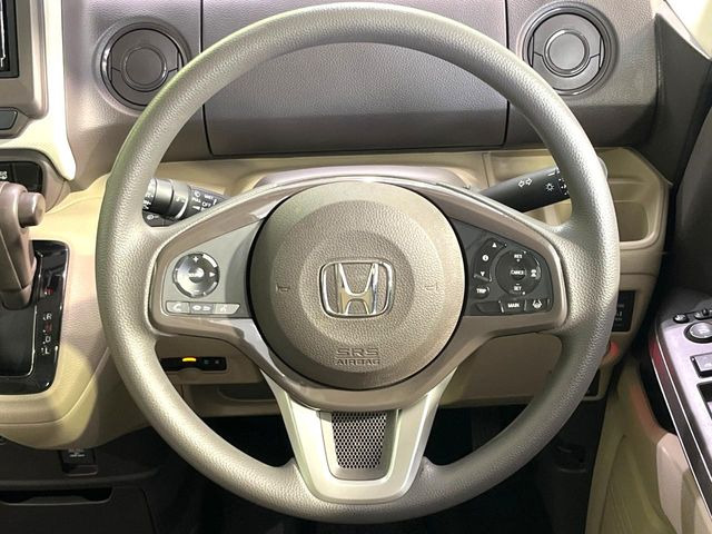 【ステアリングスイッチ】運転中、前方から目線をそらすことなく、オーディオ等の操作が可能な便利機能!安心&快適なドライブを演出してくれます♪