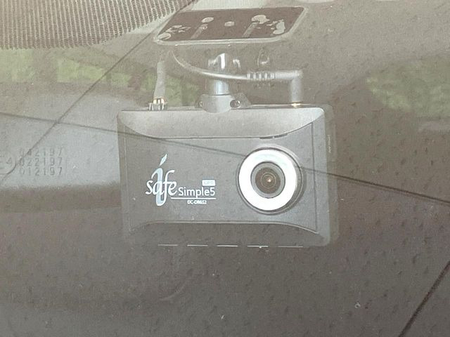【ドライブレコーダー】ドライブレコーダー装備!走行中はもちろん、あおり運転や事故に遭遇した際、映像で記録し、万一のリスクに備えます。※記録用SDカードはお客様ご自身でご準備いただく必要があります。