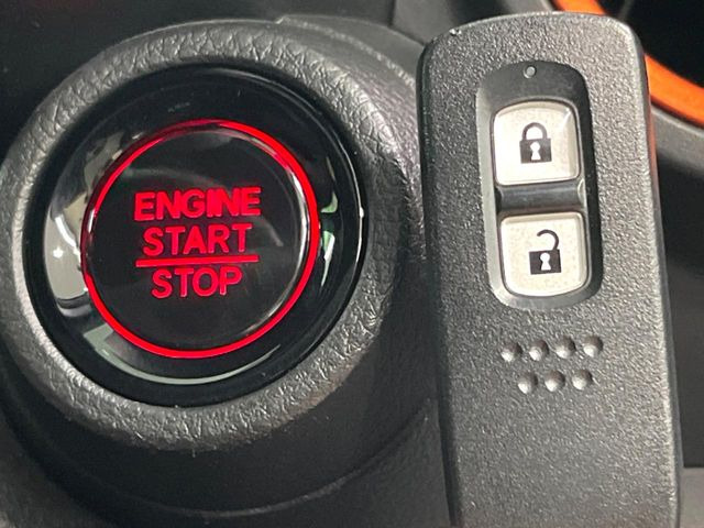 �yHonda�X�}�[�g�L�[�z�J�o����|�P�b�g�ɓ��ꂽ�܂܂ł��h�A�̎{���E�������\�ȃX�}�[�g�L�[�𑕔��B�G���W���̃I���E�I�t�����J�M�����o���K�v����������Ƃ��Ă��֗��ł���