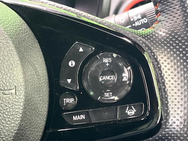 【アダプティブクルーズコントロール】高速道路での長距離走行が楽に!!自動で速度を保つクルーズコントロールが、衝突軽減システムと連携し、前方の車両を感知して車間を保つように速度調節してくれます!!