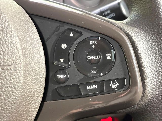 【アダプティブクルーズコントロール】高速道路での長距離走行が楽に!!自動で速度を保つクルーズコントロールが、衝突軽減システムと連携し、前方の車両を感知して車間を保つように速度調節してくれます!!