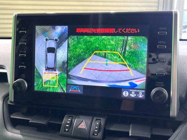 【パノラミックビューモニター】専用のカメラにより、上から見下ろしたような視点で360度クルマの周囲を確認することができます☆死角部分も確認しやすく、狭い場所での切り返しや駐車もスムーズに行えます。