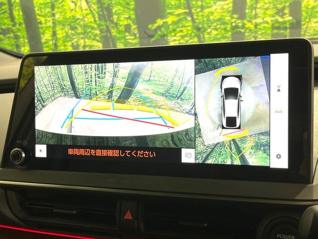 【パノラミックビューモニター】専用のカメラにより、上から見下ろしたような視点で360度クルマの周囲を確認することができます☆死角部分も確認しやすく、狭い場所での切り返しや駐車もスムーズに行えます。