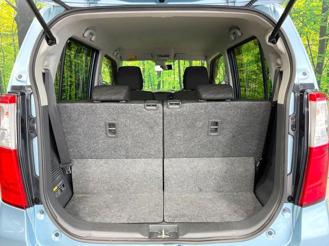 普段のお買い物や通勤、送迎等に十分な荷室スペースを確保しております。セカンドシートを倒すと、大きな荷物の積載も可能です♪