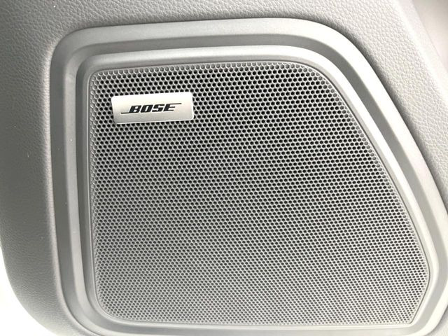 ��BOSE�T���E���h�V�X�e��:���f�����ɍœK�Ȓ������{���ꂽ�A�l�C�̃T�E���h�V�X�e���ł��B�ʏ�̃X�s�[�J�[�Ɣ�r���Ă����̍L���肪�������܂��B���񂲗��X�̏ゲ�̊����������B