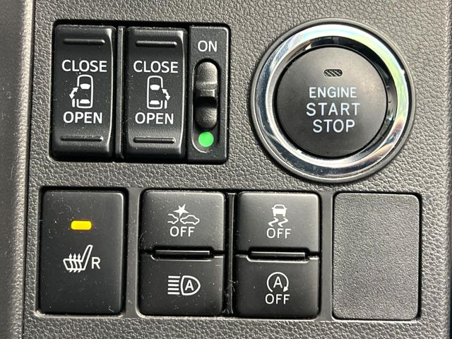 【両側パワースライドドア】スマートキーや運転席のスイッチで後席両側スライドドアの開閉が可能♪電動だから力を入れてドアを開ける必要が無く、小さなお子様でも簡単に開け閉めでき快適です♪