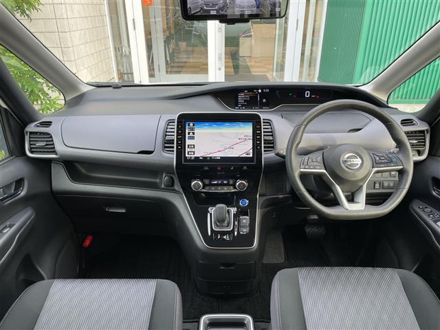 セレナ1.2 e-POWER ハイウェイスターV