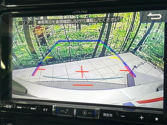 【バックカメラ】駐車時に後方がリアルタイム映像で確認できます。大型商業施設や立体駐車場での駐車時や、夜間のバック時に大活躍!運転スキルに関わらず、今や必須となった装備のひとつです!