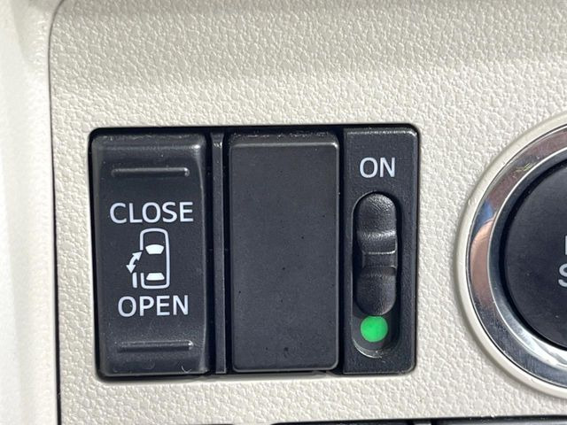 【パワースライドドア】スマートキーや運転席のスイッチでスライドドアの開閉が可能♪電動だから力を入れてドアを開ける必要が無く、小さいお子様でも、重い荷物を持っている時もラクに開け閉めできます♪