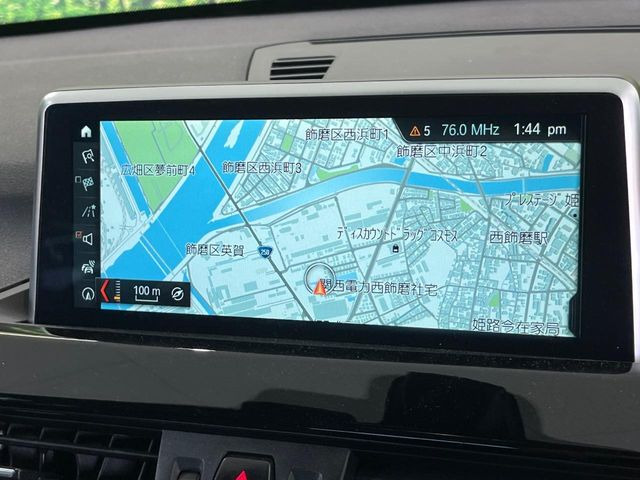 ��BMW Connected Drive:�^�b�`�p�b�h�ŁA�����I�ȃi�r���삪�\�ł�!�܂��A�ʓr�I�v�V�����Ńo�b�e���[�d���ቺ��A�ԗ��̃��C���e�i���X���Ŋ�̃f�B�[���[�ɂĎ��O�ɒʒm�����T�[�r�X����
