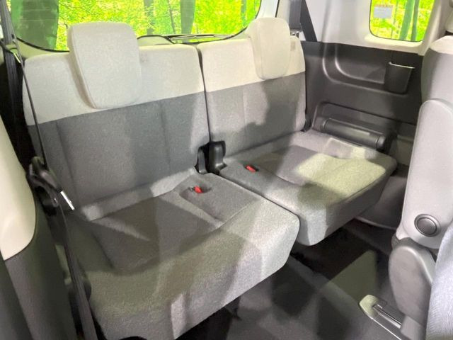 3列目シートはもちろん状態良好☆大人でもゆったりと座って頂けますので、大人数でのお出かけもラクラクです♪ご家族で、気の知れた仲間で、ドライブに行くのが楽しみですね♪
