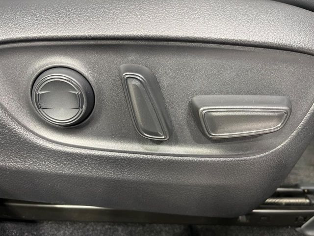 【パワーシート】スイッチ一つで簡単にシートの微調整が可能!電動だから力もいりません!快適なシートポジションにセットして、快適なドライブをお楽しみください。