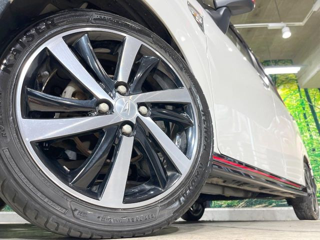�y����16�C���`�A���~�z�C�[���z�O�ςɃ}�b�`���������A���~�z�C�[���𑕒����Ă���܂��B�e��ЊO�A���~�z�C�[����A�X�^�b�h���X�^�C�����戵�����Ă���܂��B���񂲑��k����������