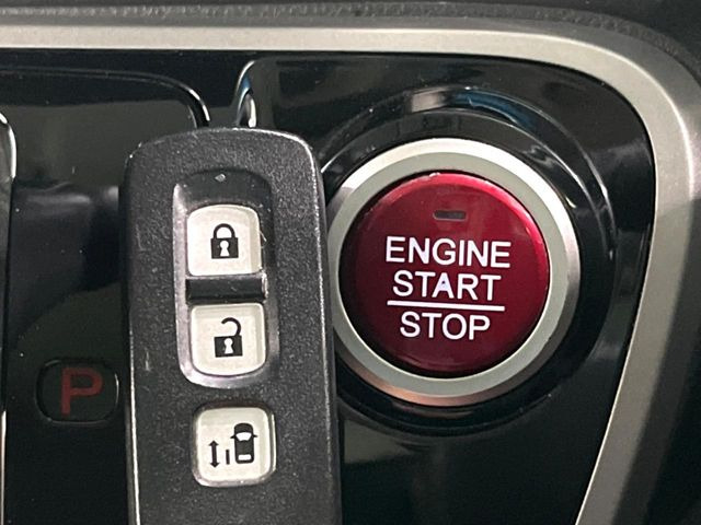 �yHonda�X�}�[�g�L�[�z�J�o����|�P�b�g�ɓ��ꂽ�܂܂ł��h�A�̎{���E�������\�ȃX�}�[�g�L�[�𑕔��B�G���W���̃I���E�I�t�����J�M�����o���K�v����������Ƃ��Ă��֗��ł���