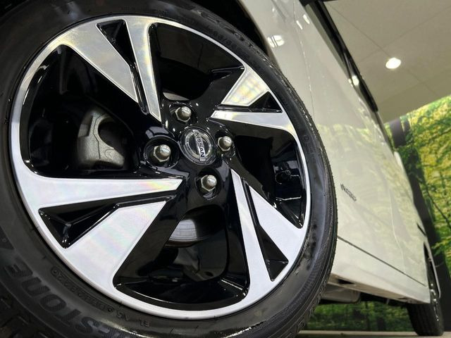 �y����15�C���`�A���~�z�C�[���z�O�ςɃ}�b�`���������A���~�z�C�[���𑕒����Ă���܂��B�e��ЊO�A���~�z�C�[����A�X�^�b�h���X�^�C�����戵�����Ă���܂��B���񂲑��k����������