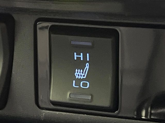 【シートヒーター】寒い日に重宝するシートヒーター!エアコンより早く温まってくれるので寒がりの人も安心ですね♪エアコンの温風は乾燥するから苦手、という方にもをおすすめです。