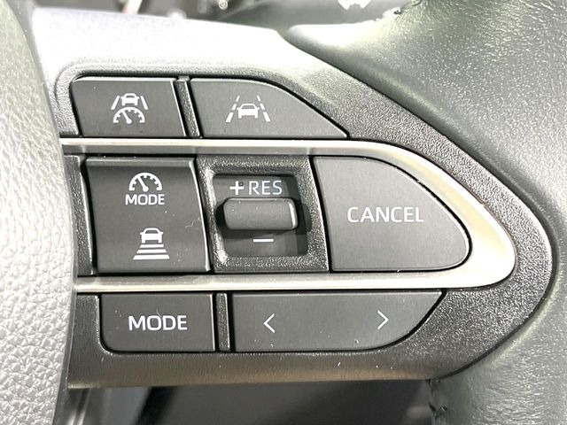 【レーダークルーズコントロール】高速道路での長距離走行が楽に!!自動で速度を保つクルーズコントロールが、衝突軽減システムと連携し、前方の車両を感知して車間を保つように速度調節してくれます!!
