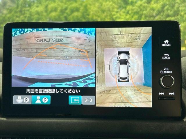 【マルチビューカメラシステム】専用のカメラにより、上から見下ろしたような視点で360度クルマの周囲を確認することができます☆死角部分も確認しやすく、狭い場所での切り返しや駐車もスムーズに行えます。