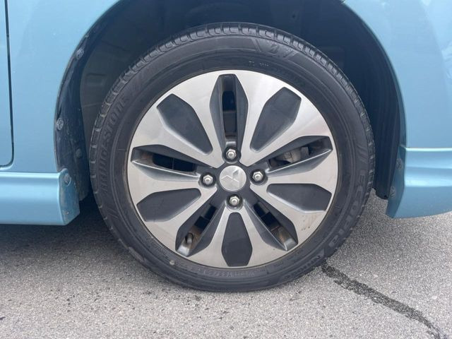 �y����15�C���`�A���~�z�C�[���z�O�ςɃ}�b�`���������A���~�z�C�[���𑕒����Ă���܂��B�e��ЊO�A���~�z�C�[����A�X�^�b�h���X�^�C�����戵�����Ă���܂��B���񂲑��k����������