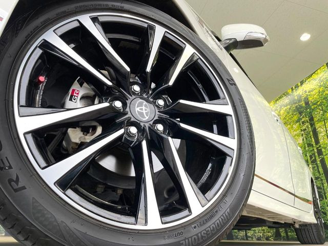 �y�O���[�h��p����18�C���`�A���~�z�C�[���z�f�U�C�����̍��������A���~�z�C�[���𑕒����Ă���܂��B�e��ЊO�A���~�z�C�[����A�X�^�b�h���X�^�C�����戵�����Ă���܂��B���񂲑��k����������