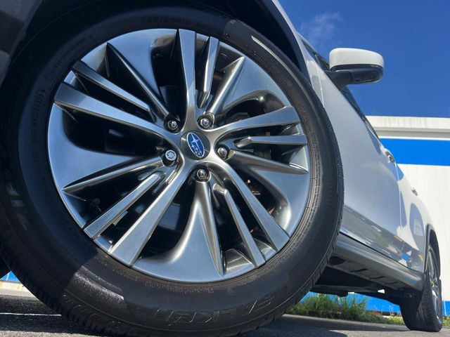 �y����18�C���`�A���~�z�C�[���z�O�ςɃ}�b�`���������A���~�z�C�[���𑕒����Ă���܂��B�e��ЊO�A���~�z�C�[����A�X�^�b�h���X�^�C�����戵�����Ă���܂��B���񂲑��k����������