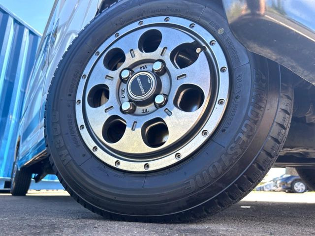 �y12�C���`�A���~�z�C�[���z�O�ςɃ}�b�`�����A���~�z�C�[���𑕒����Ă���܂��B�e��A���~�z�C�[����A�X�^�b�h���X�^�C�����戵�����Ă���܂��B���񂲑��k����������