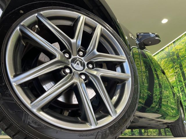 �y����18�C���`�A���~�z�C�[���z�O�ςɃ}�b�`���������A���~�z�C�[���𑕒����Ă���܂��B�e��ЊO�A���~�z�C�[����A�X�^�b�h���X�^�C�����戵�����Ă���܂��B���񂲑��k����������