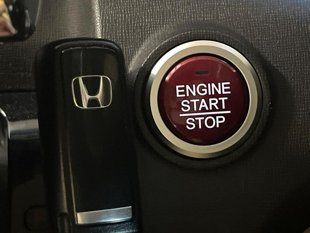 �yHonda�X�}�[�g�L�[�z�J�o����|�P�b�g�ɓ��ꂽ�܂܂ł��h�A�̎{���E�������\�ȃX�}�[�g�L�[�𑕔��B�G���W���̃I���E�I�t�����J�M�����o���K�v����������Ƃ��Ă��֗��ł���