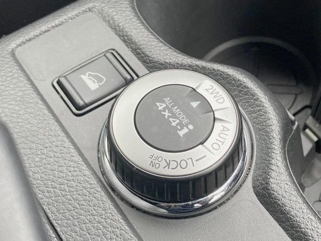 【オールモード4&times;4】2WD/4WDモードを手軽に切り替え可能。燃費重視の2WD、スタック時に役立つLOCK、AUTOモードでは4WDの配分を自動で調整し、路面状況を問わず安定した走りをサポート。