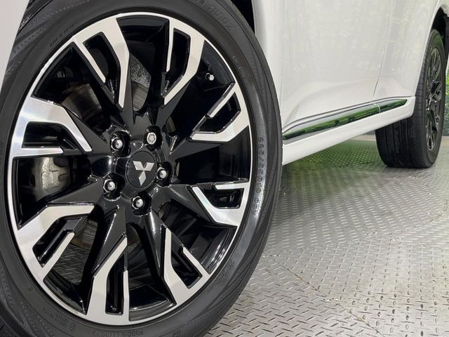 �y����18�C���`�A���~�z�C�[���z�O�ςɃ}�b�`���������A���~�z�C�[���𑕒����Ă���܂��B�e��ЊO�A���~�z�C�[����A�X�^�b�h���X�^�C�����戵�����Ă���܂��B���񂲑��k����������