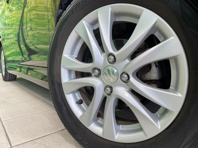 �y����15�C���`�A���~�z�C�[���z�O�ςɃ}�b�`���������A���~�z�C�[���𑕒����Ă���܂��B�e��ЊO�A���~�z�C�[����A�X�^�b�h���X�^�C�����戵�����Ă���܂��B���񂲑��k����������