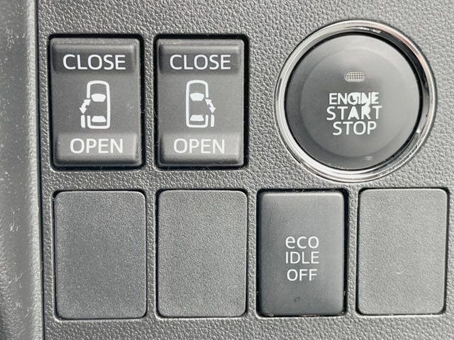 【両側パワースライドドア】スマートキーや運転席のスイッチで後席両側スライドドアの開閉が可能♪電動だから力を入れてドアを開ける必要が無く、小さなお子様でも簡単に開け閉めでき快適です♪