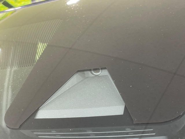 【トヨタセーフティセンス】走行中に前方の車両等を認識し、衝突しそうな時は警報とブレーキで衝突回避と被害軽減をアシスト。より安全にドライブをお楽しみいただけます。