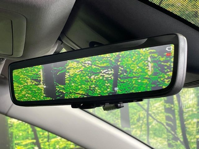 【デジタルインナーミラー】後席の大きな荷物や同乗者で後方が確認しづらい時でも安心!カメラが撮影した車両後方の映像をルームミラー内に表示。クリアな視界で状況の確認が可能です!
