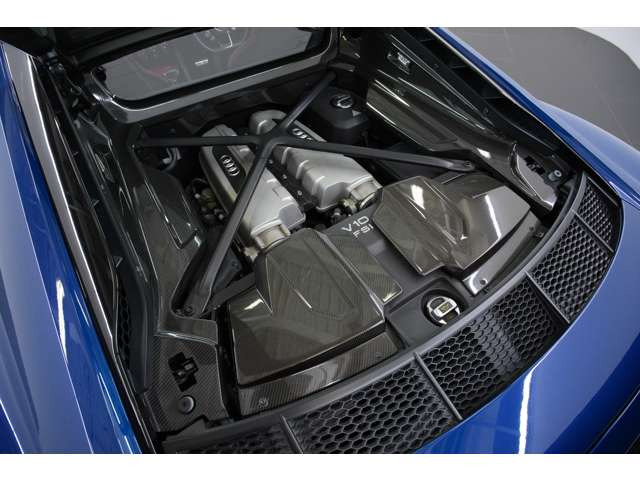 5.2L V�^10�C��DOHC�A620ps/59.1kgm�A�S��&times;�S��&times;�S��mm 4430&times;1940&times;1240mm�A�ԗ��d�� 1670kg